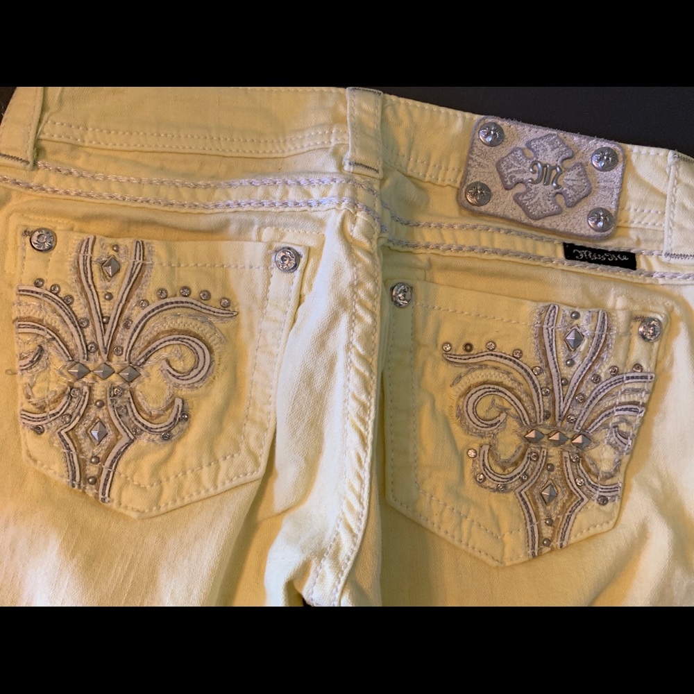 Miss Me Capri’s yellow Spring